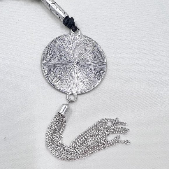 C 1946 - Silver Tone Romans 8:28 Medallion 28” Black Cord Necklace - Picture 10 of 10